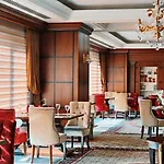 Crowne Plaza By Ihg Hotell 5*