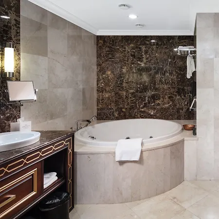 فندق كراون بلازا إسطنبول آسيا 5*