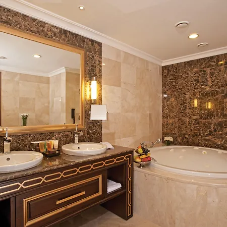 Crowne Plaza By Ihg מלון 5*