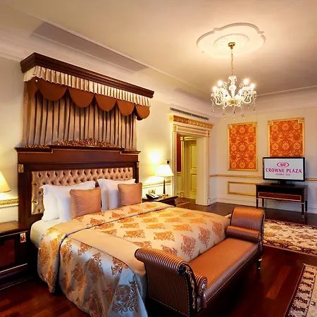 Crowne Plaza By Ihg Hotel