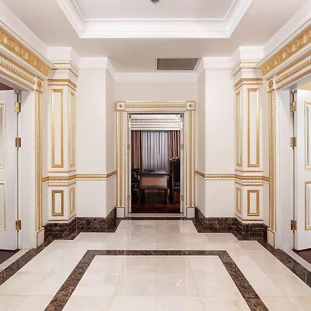 Crowne Plaza By Ihg Hotell 5*