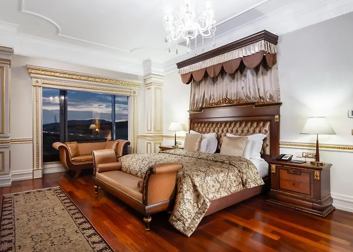 Crowne Plaza By Ihg Hotel 5*