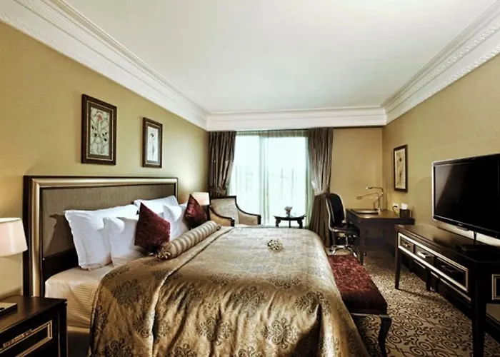 Crowne Plaza By Ihg Hotel