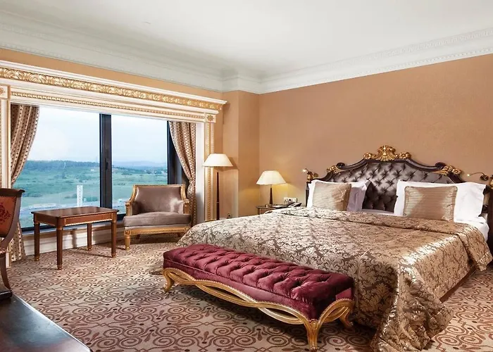 Crowne Plaza By Ihg Hotel