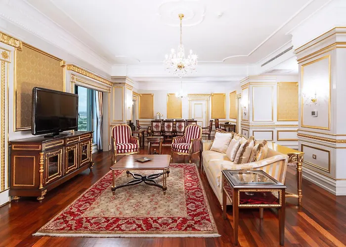 Crowne Plaza By Ihg Hotel 5*