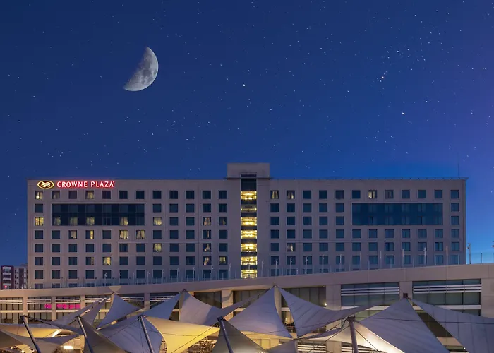 Crowne Plaza By Ihg 5*