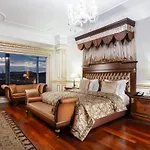 Crowne Plaza By Ihg Hotel 5*
